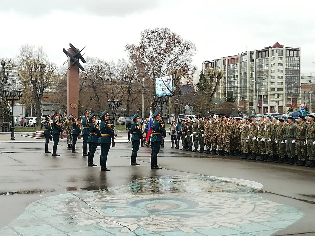 В Красноярске 150 школьников продемонстрировали навыки строевой подготовки