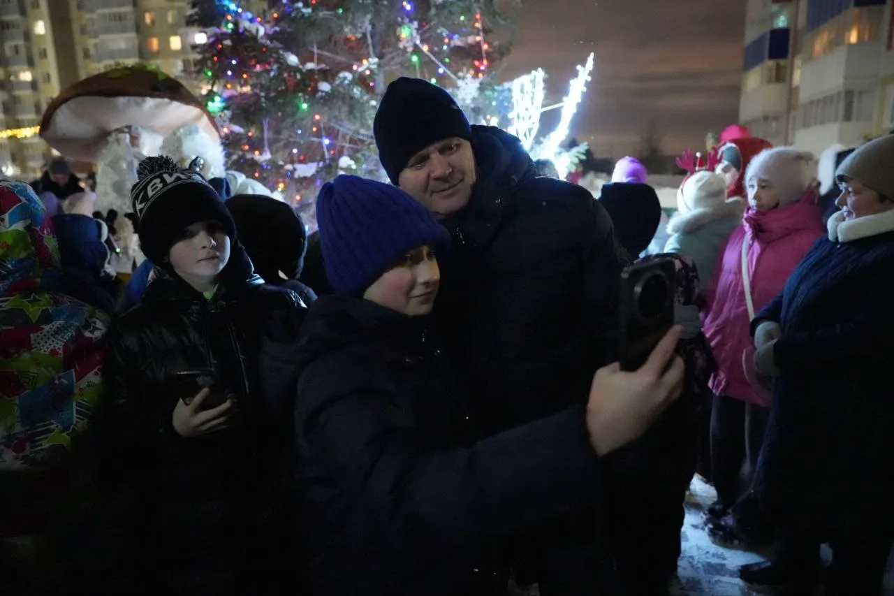 Впервые победители проекта «Фабрика народных инициатив» получили в подарок новогодний праздник во дворе