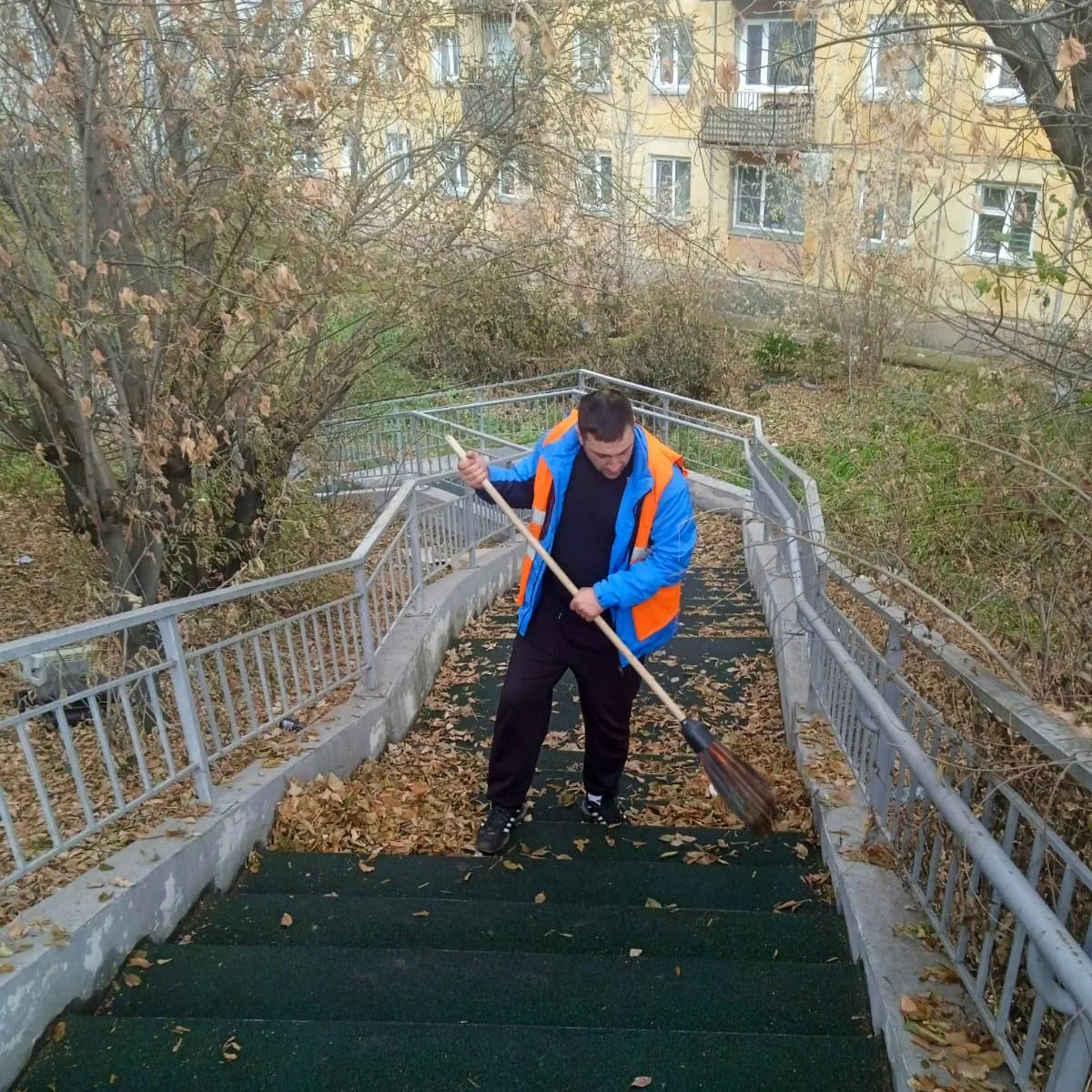 В октябре порядок навели на 500 лестницах Красноярска