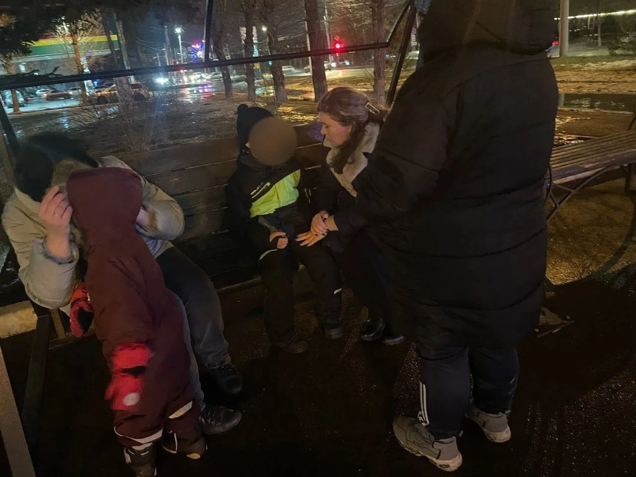 В Красноярске женщина и её дочь нашли пропавшего мальчика