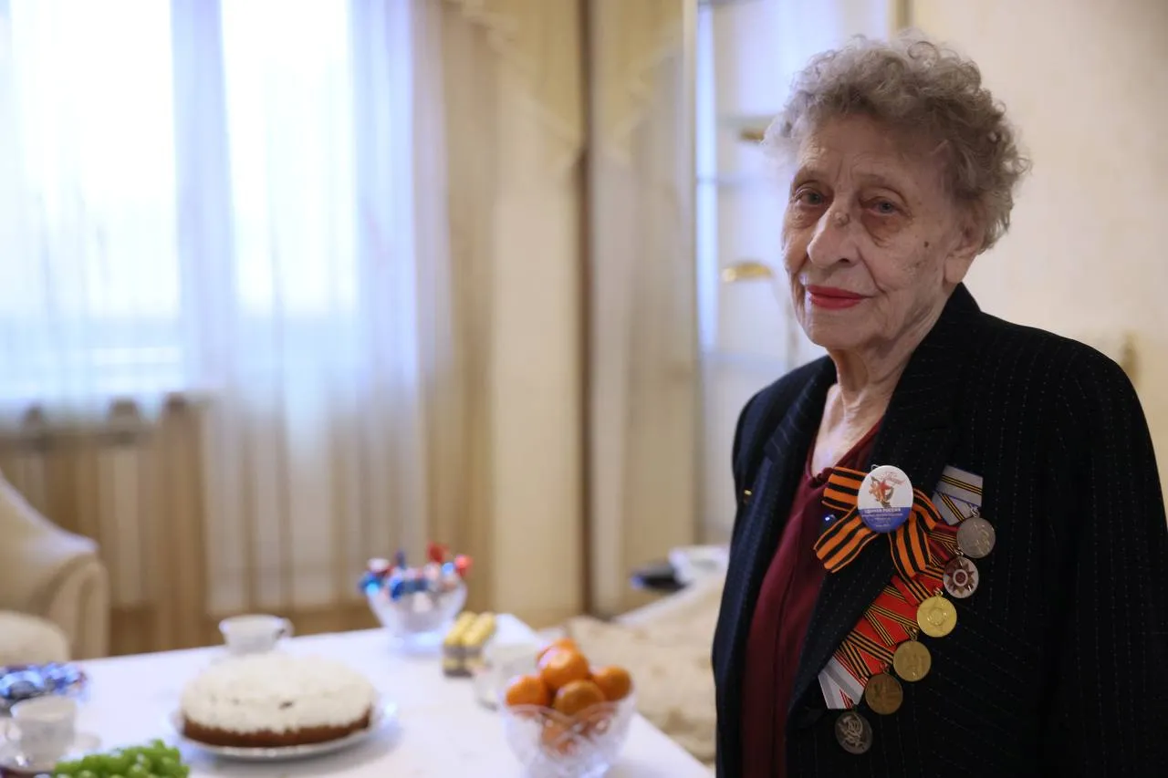 Труженицу тыла из Красноярского края поздравили со 100-летним юбилеем