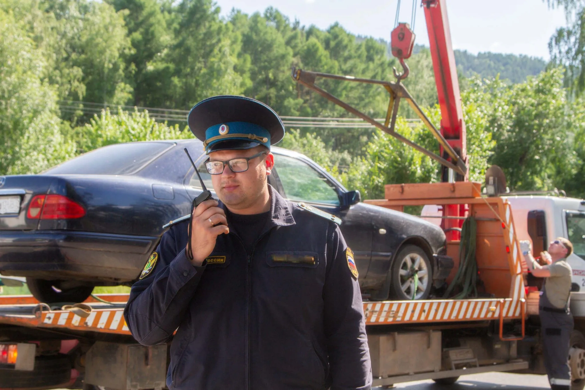 Красноярские приставы передали в зону СВО лодки, ноутбуки и иномарки должников