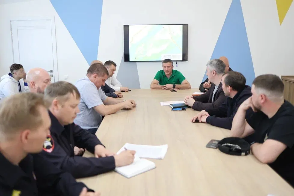 В Красноярске с владельцами кикшеринга обсудили правила езды на электросамокатах