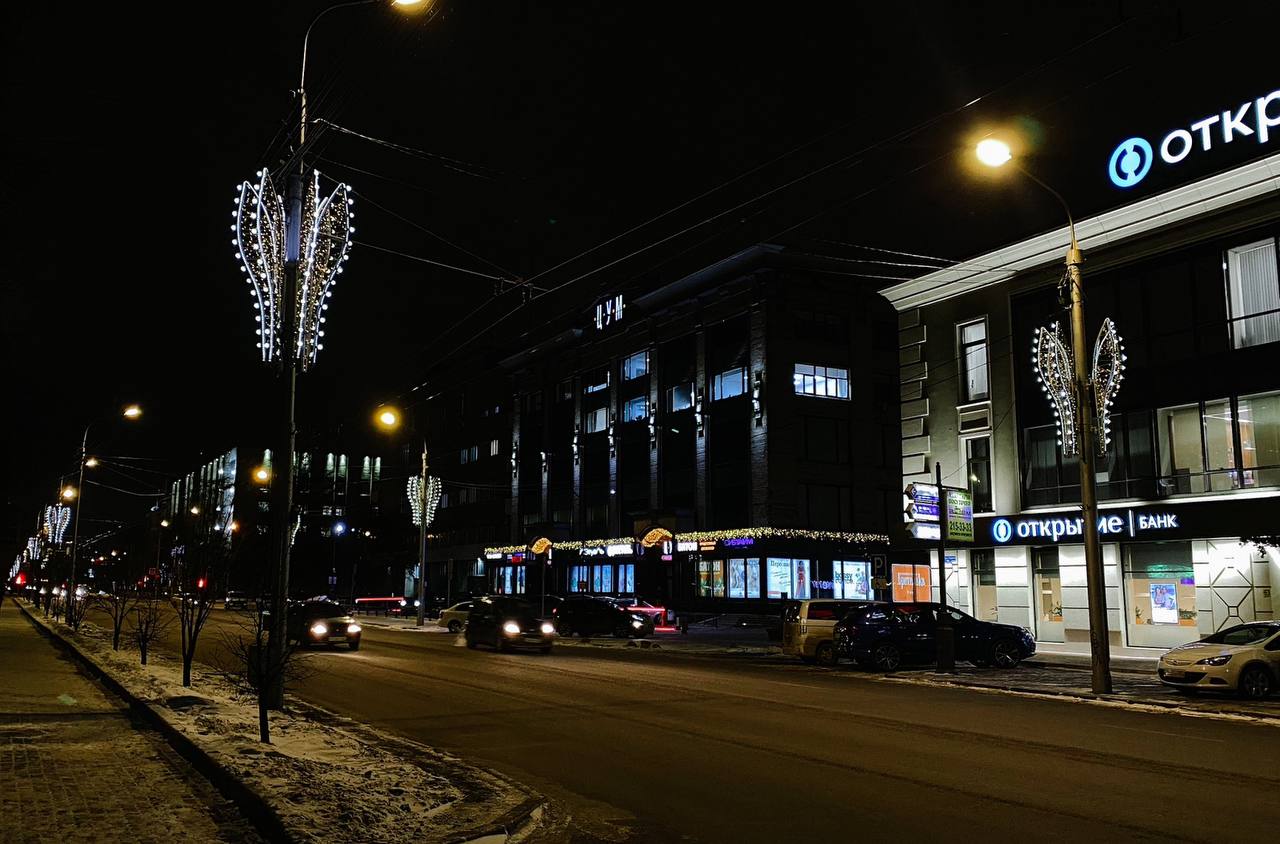 В Красноярске заработала новогодняя иллюминация
