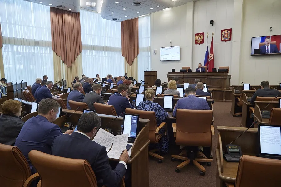 Депутаты Заксобрания Красноярского края обсудили 53 вопроса на заключительной сессии в сезоне