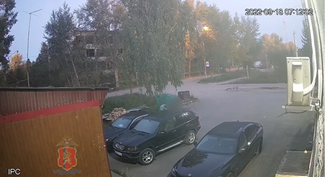 В Ачинске мужчина пытался поджечь три машины марки BMW