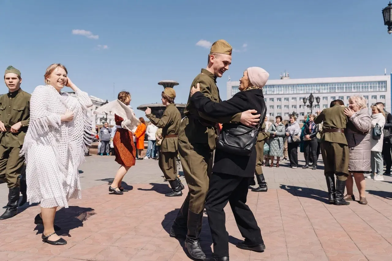 Праздник на вокзале.
Ведомство. Сибирь