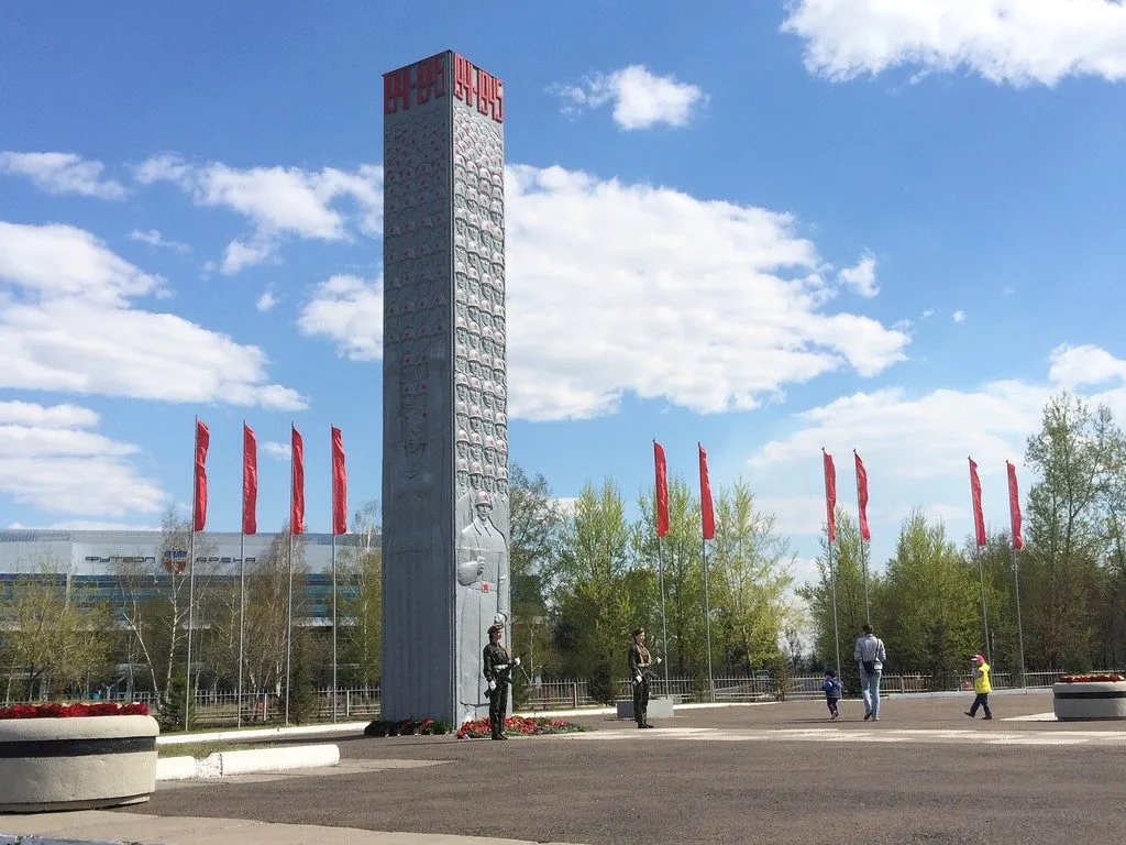 В Красноярске отремонтируют памятную стелу в Гвардейском парке