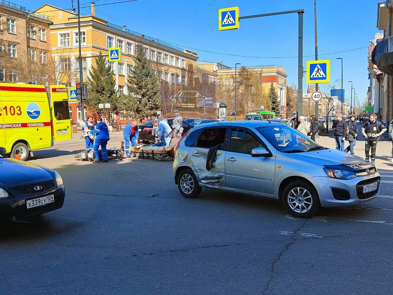 В Красноярске 21-летний мотоциклист пострадал в ДТП на Мира
