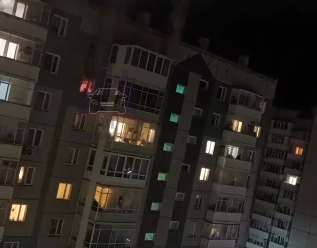 В Красноярске в ночном пожаре на Вербной погиб один человек