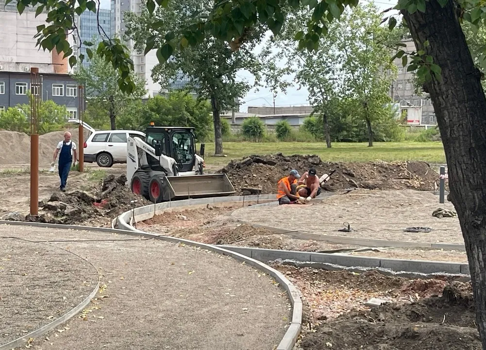 В Красноярске в августе завершат первый этап благоустройства сквера «Сибсталь»