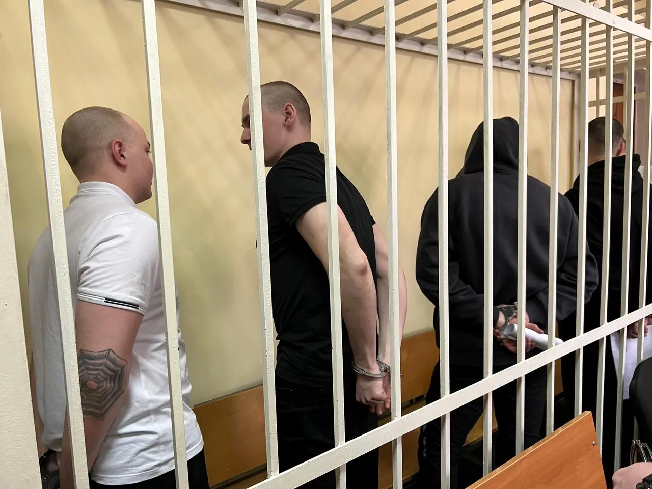 В Красноярске семерых скинхедов осудили за участие экстремистском сообществе