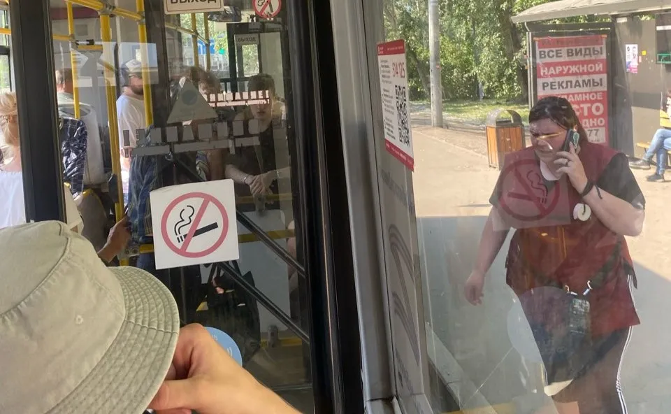 В Красноярске экипаж автобуса №63 помог упавшему в обморок подростку