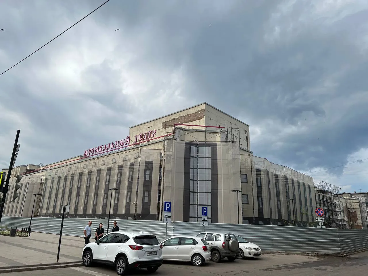 В Красноярске ремонт фасада Музыкального театра должны завершить до конца 2023 года