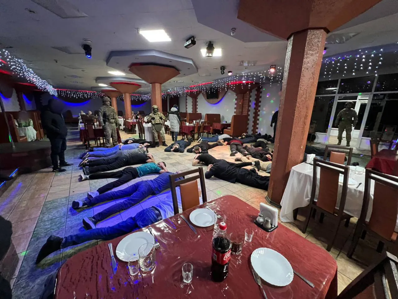 В кафе на правобережье Красноярска задержали 4 незаконных мигранта