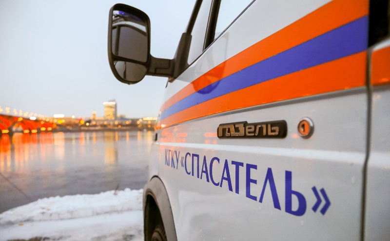 В Красноярске ночью спасли мужчину на Октябрьском мосту
