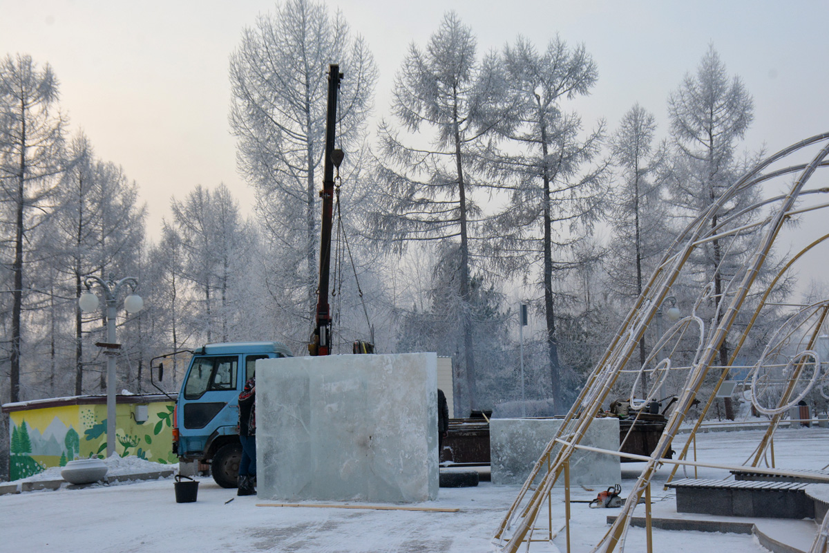 В Красноярске в парке имени 1 Мая начали строить ледовый городок