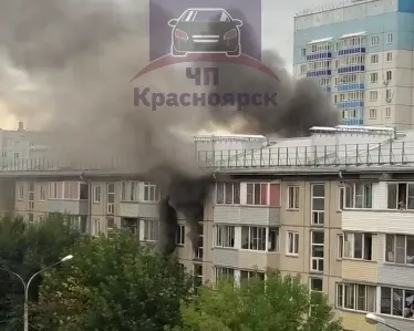 В Красноярске в доме на улице Говорова загорелась квартира