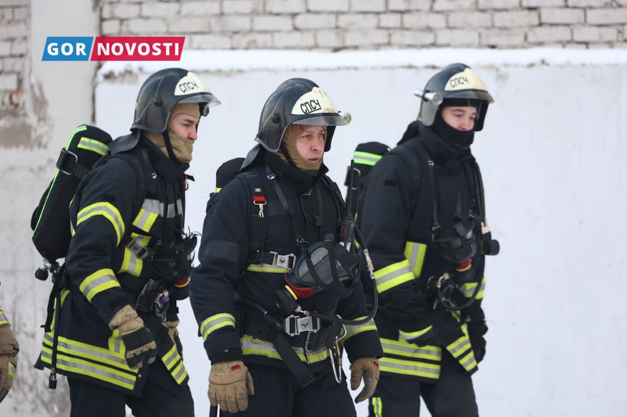 В Красноярске на Шумяцкого горит магазин «Батон»