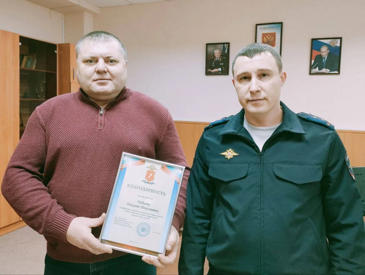 Жителя Красноярского края поблагодарили за спасение отравившегося угарным газом водителя