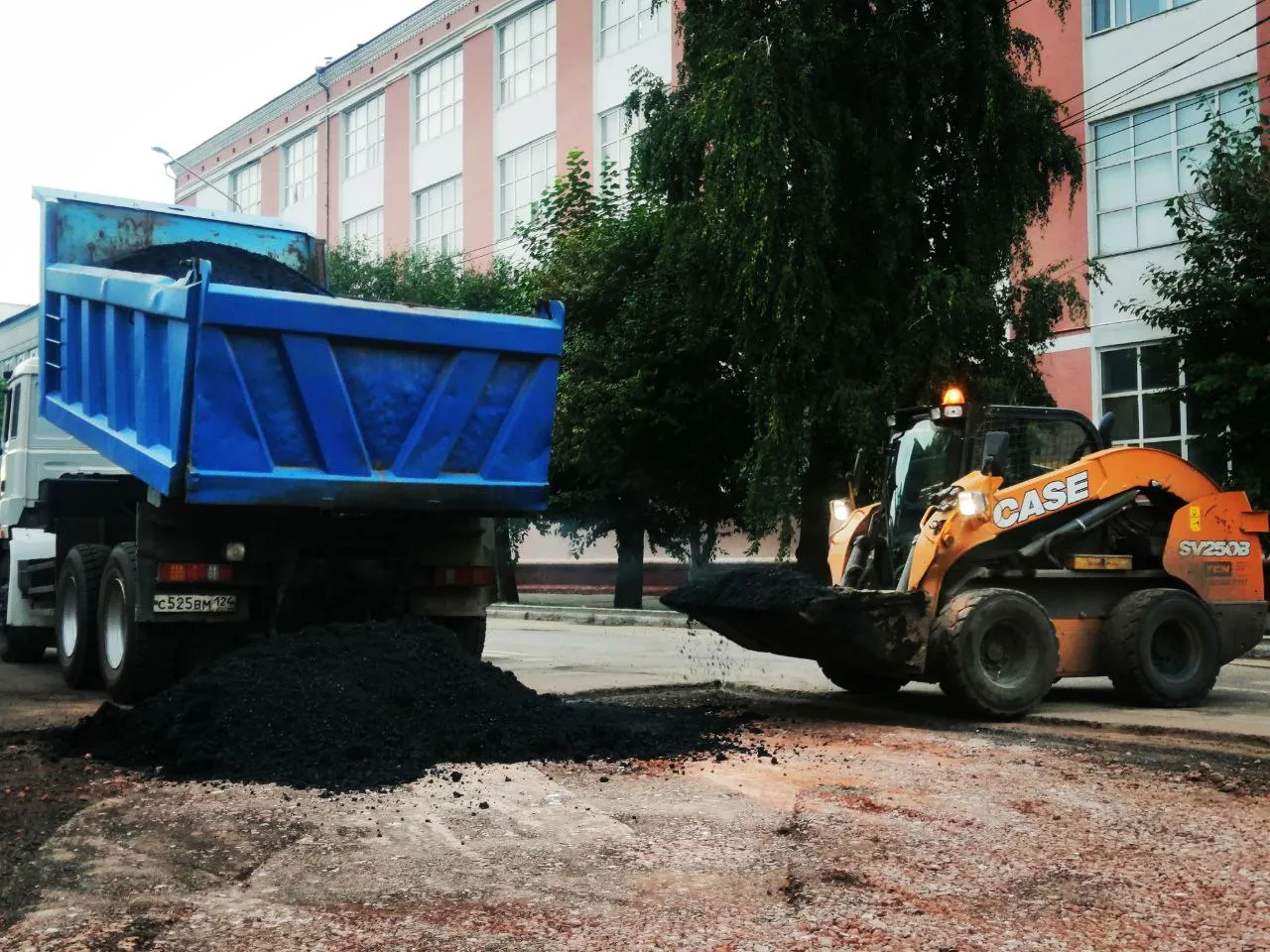 В Красноярске на перекрестке улиц Бограда – Декабристов восстановили асфальт