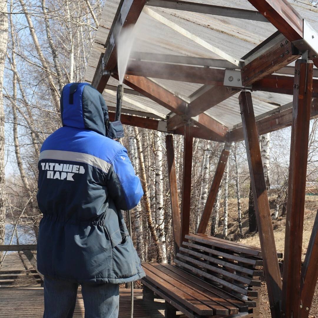 В Красноярске Татышев-парк готовят к летнему сезону