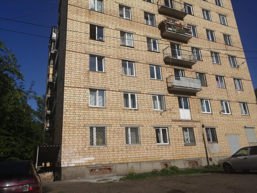 В Минусинске мать с детьми поселили в комнату без воды