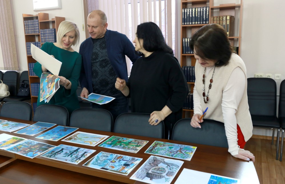 В Красноярске эксперты выбрали лучшие детские эскизы для «Города белок» в Центральном парке