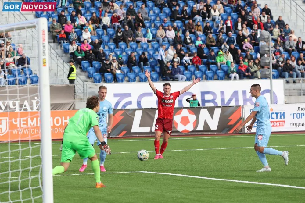 «Енисей» — «Черноморец».
Михаил Шуклин