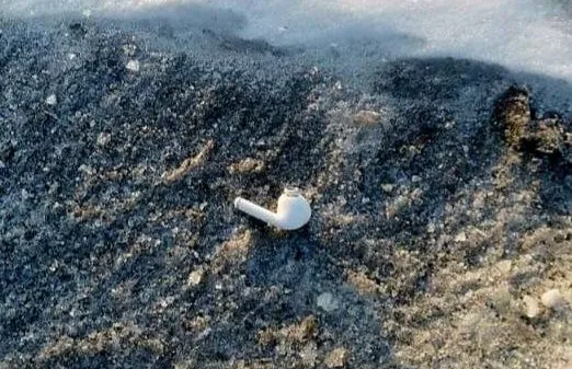 В Красноярске 19-летняя девушка в наушниках переходила пути и попала под поезд