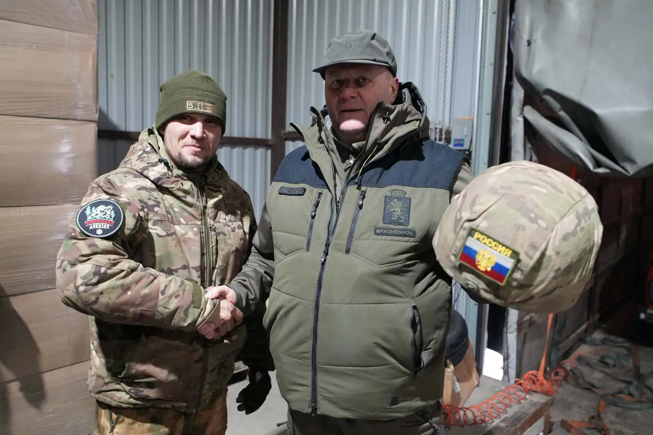 Мэр Красноярска Владислав Логинов приехал в Мариуполь и передал бойцам СВО гуманитарную помощь