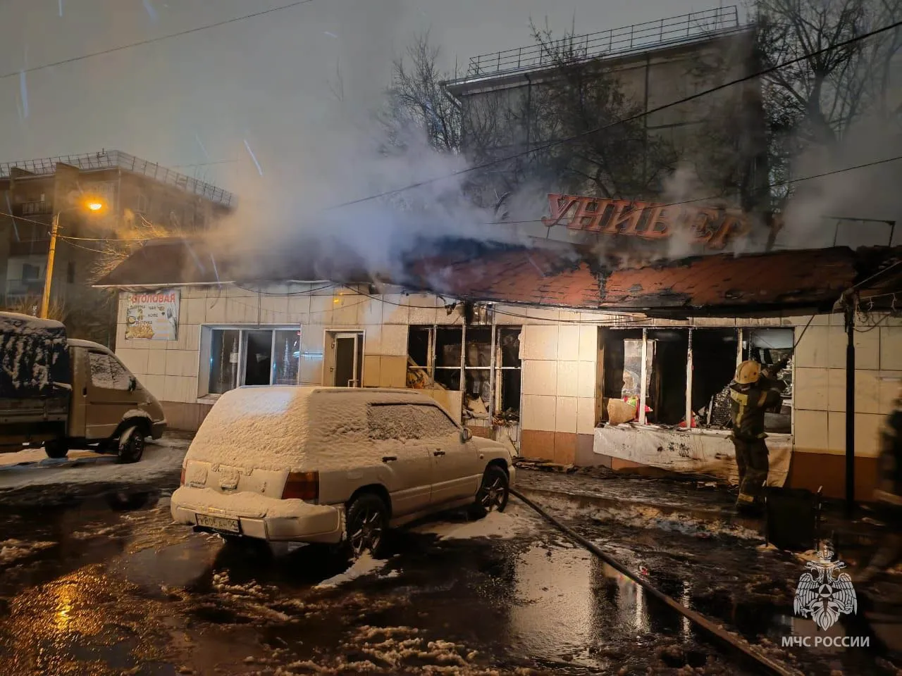 На правобережье Красноярска сгорел универсам