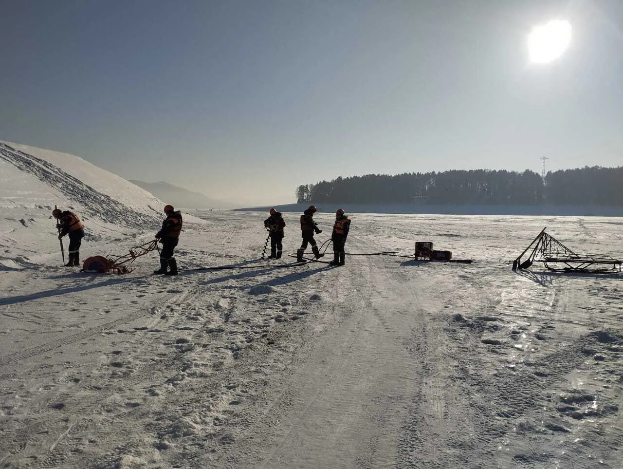 Выезд на лед Красноярского моря ограничили траншеей