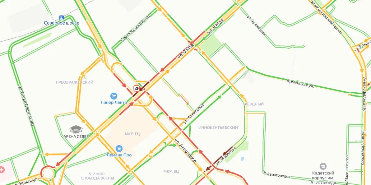В Красноярске из-за ДТП с грузовиком на Авиаторов образовалась пробка