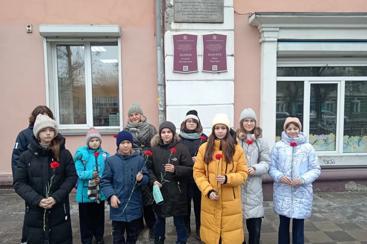 В школах города закончилась Неделя героев Красноярской воздушной трассы