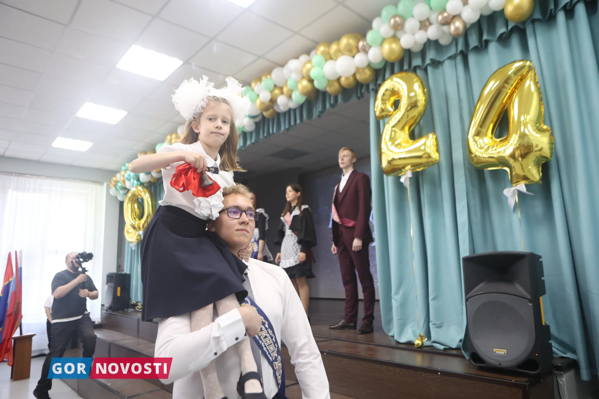 Главные Gornovosti недели: первая в году гроза, последние звонки и открытие новых магазинов одежды
