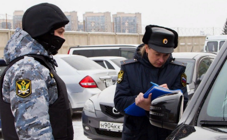 В Иланском мужчина выплатил 214 тысяч рублей долга по коммунальным платежам после ареста автомобиля
