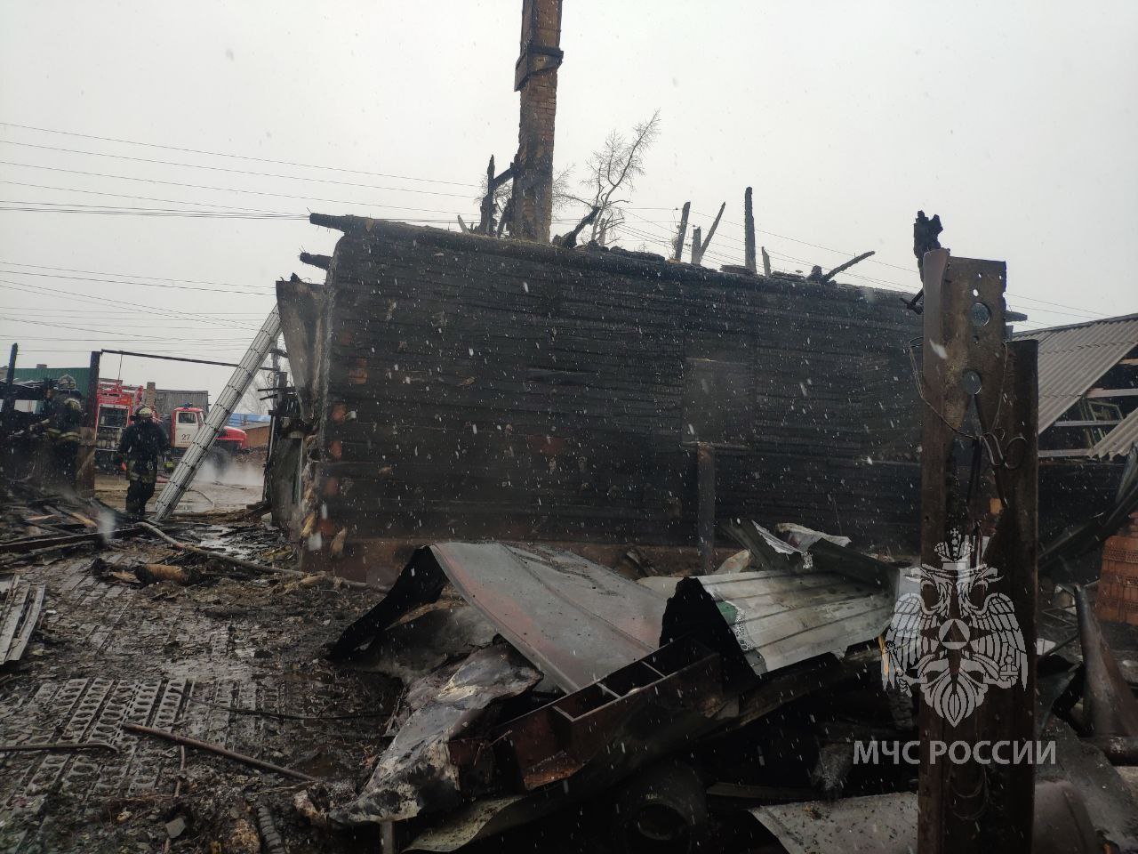 В Канске при пожаре на площади 603 кв. метров погиб мужчина