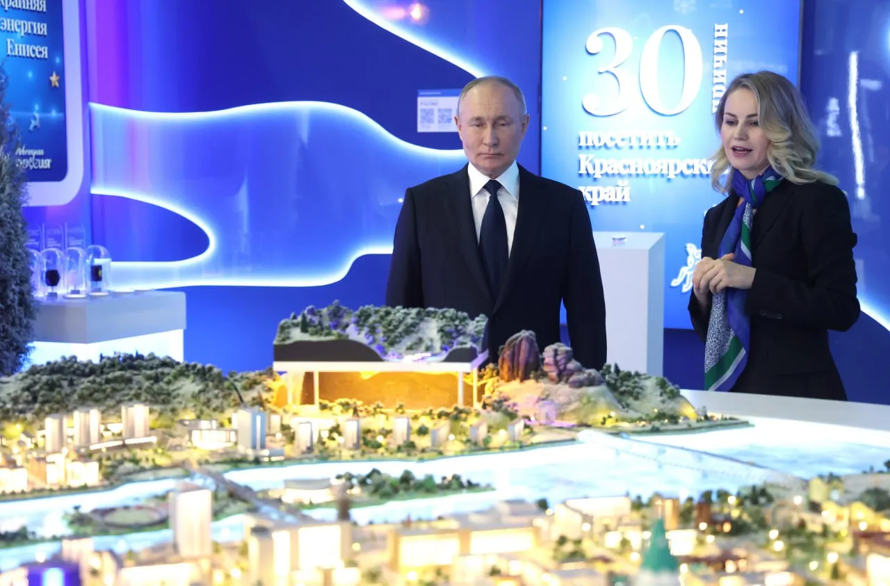 Президент Владимир Путин посетил стенд Красноярского края на выставке «Россия»