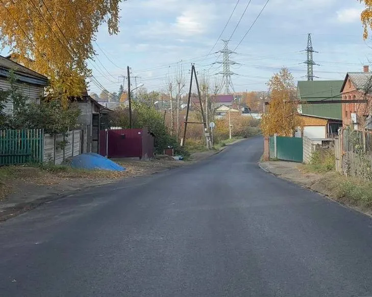 В Красноярске на улице Седова уложили новый асфальт