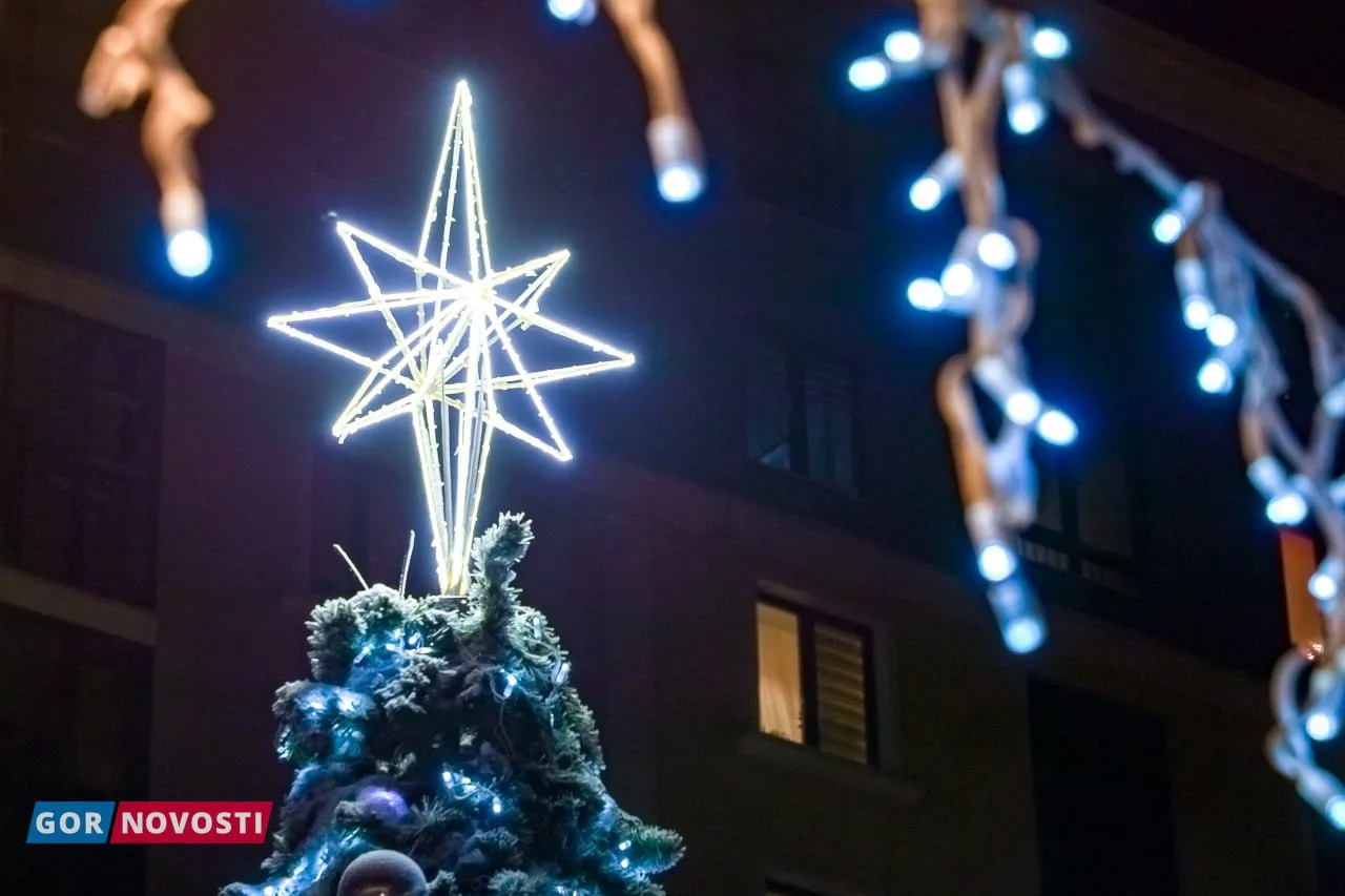 Юный красноярец встретился с легендой российского футбола благодаря акции «Елка желаний»