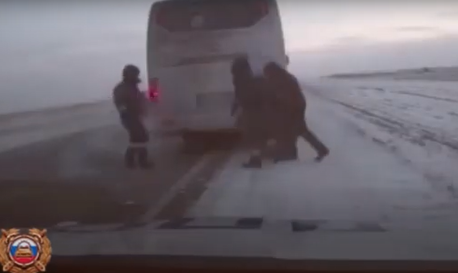 В Красноярском крае на трассе в 30-градусный мороз сломался рейсовый автобус