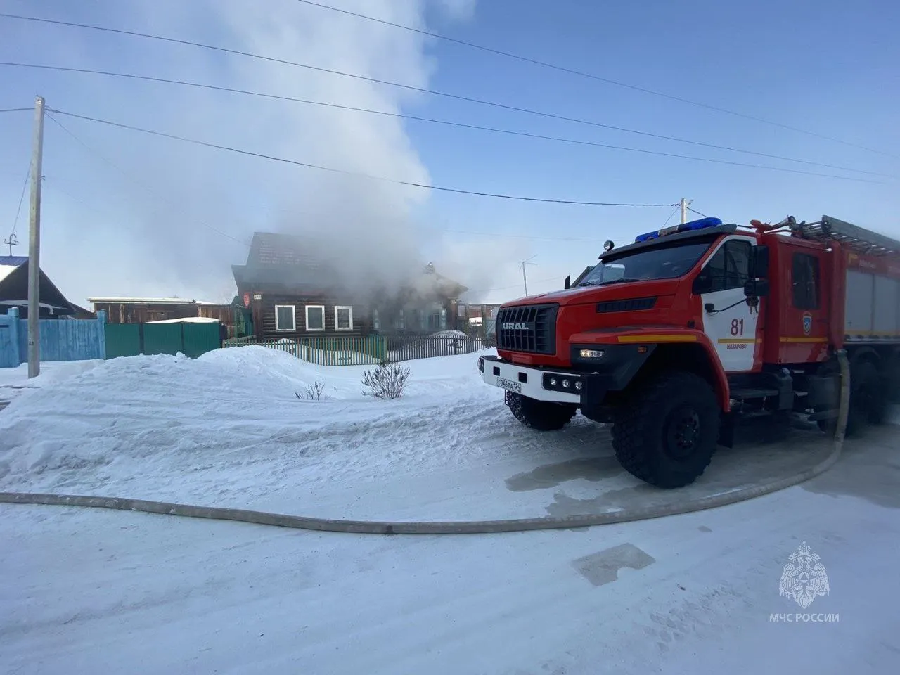В Красноярском крае при пожаре из-за газового баллона пострадал парень