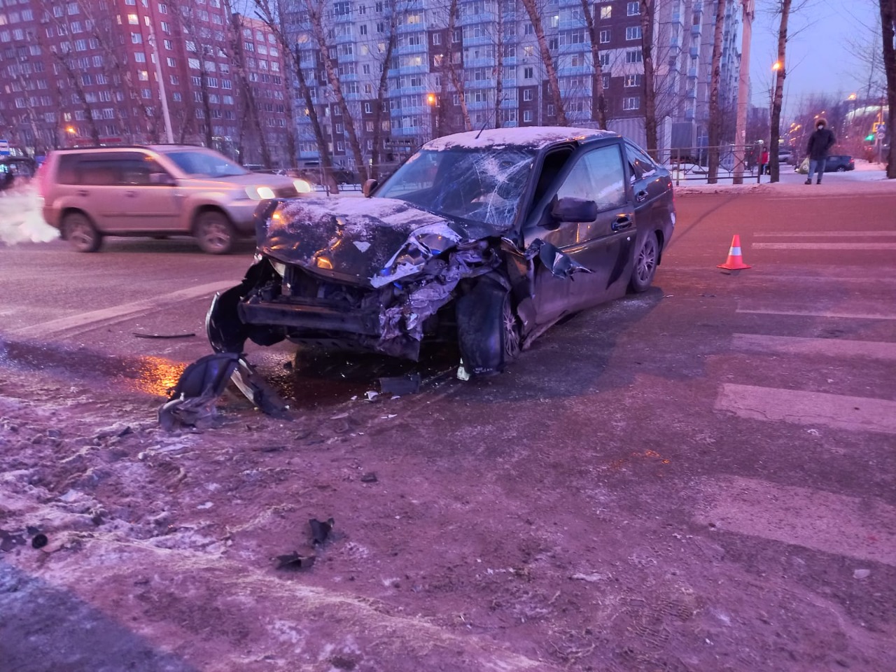 В Красноярске в аварии с грузовиком пострадали три пешехода