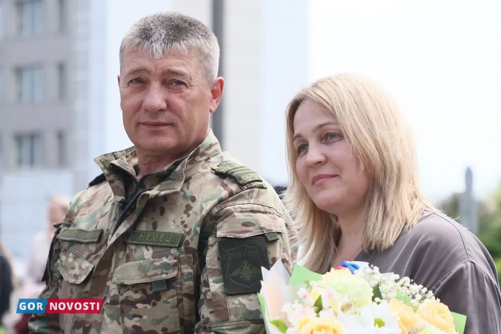 Торжественное поднятие флага.
Дмитрий Шабалин