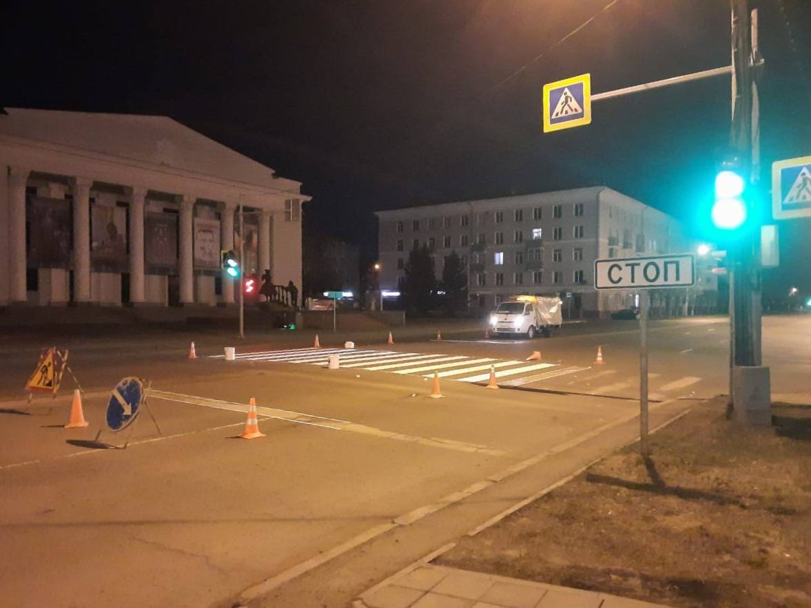 В Красноярске продолжают наносить дорожную разметку