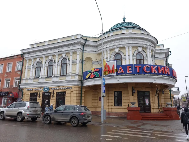 В Красноярске хотят снять вывеску «Детский мир» с исторического здания