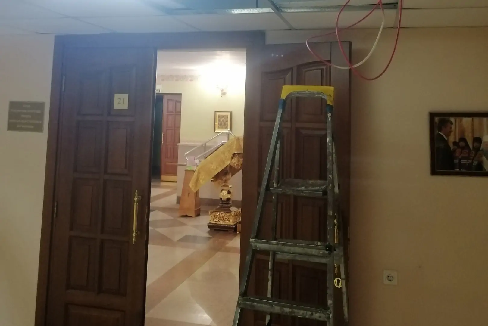 В Красноярске идет реставрация внутри храма Рождества Христова
