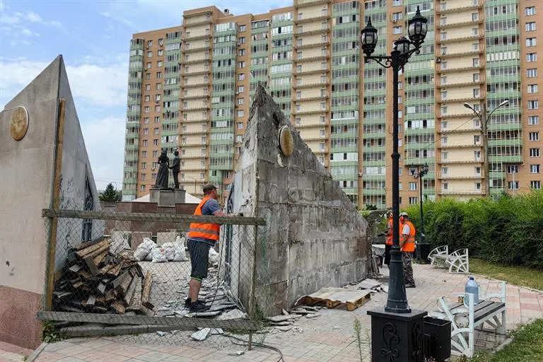 фонтан​ «Ладья».
Администрация Красноярска