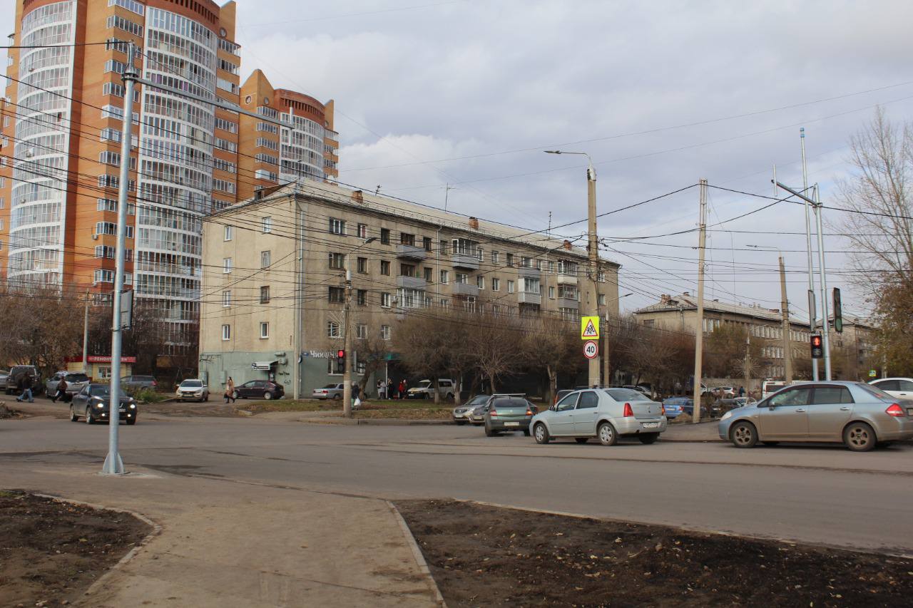 В Красноярске отрегулировали светофор на улице Киренского